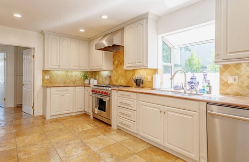North Hollywood House | Cozy 5 Bed Home with Pool and Jacuzzi Minutes from Universal Studios