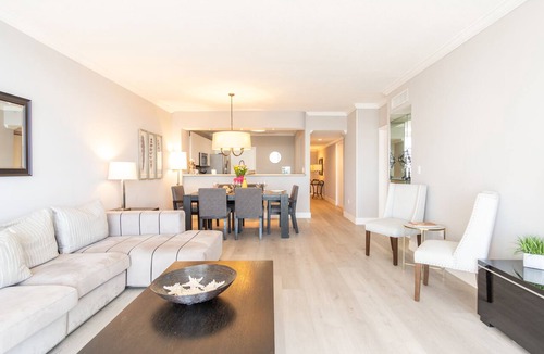 Sunny Isles Beach Condo | Cozy and spacious condo with amazing intracoastal views. WIFI + Parking