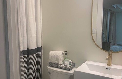 Groveton House | Cozy basement with private entrance and WiFi in charming Alexandria