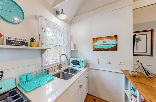 Landrum House | Cozy Blue Ridge Cottage, Close to Hiking!