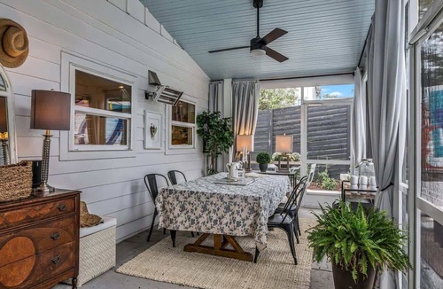 Shelby Hills House | Cozy Bungalow - Pool & Hot Tub 7 min to Broadway