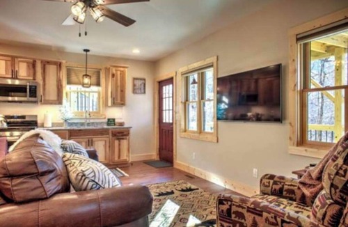 Beech Mountain Apartment | Cozy Cabin Close to the Slope