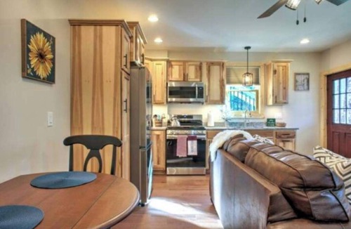 Beech Mountain Apartment | Cozy Cabin Close to the Slope