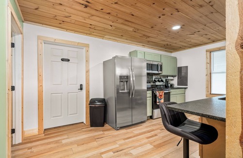 Crossville Cabin | Cozy Cabin Escape Sleeps 6 Games 65” TV