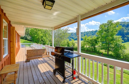 Nora House | Cozy Cabin Retreat: Peaceful Mountain Views