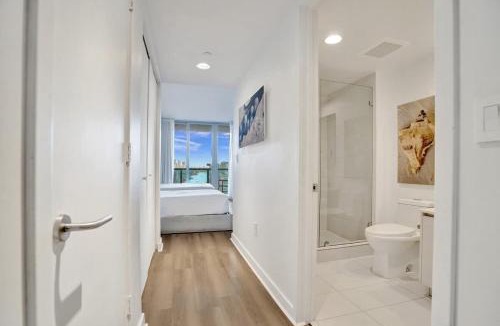 Hallandale Beach Hotel | Cozy Canal View Studio Resort Amenities Near Ocean 1905