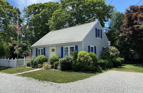 West Mystic House | Cozy Cape Escape - Walk to Downtown Mystic