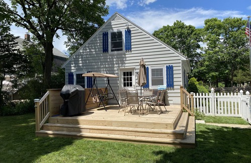 West Mystic House | Cozy Cape Escape - Walk to Downtown Mystic