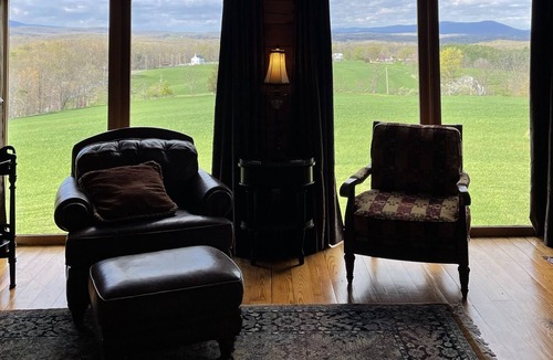 Ridgeway Ski Chalet | Cozy Chalet with beautiful Country Vista