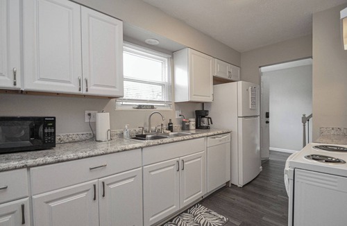 Erlanger Apartment | Cozy & Charming 2-bedroom, 2 bath in Central location near Cincinnati