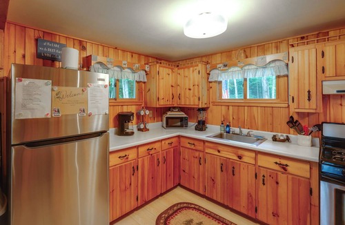 Eddington Cabin | Cozy Chemo Pond Cabin w/Dock & Waterfront Views