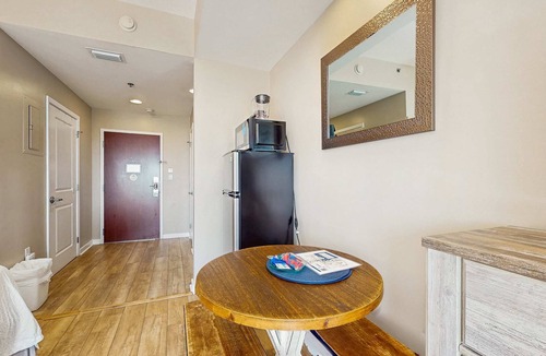 Sandestin Apartment | Cozy coastal efficiency w/shared pool, hot tub & easy beach access