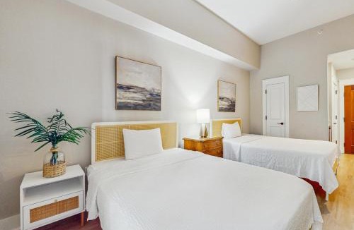 Baytowne Wharf Apartment | Cozy coastal studio with access to a pool hot tub tennis courts grill & spas