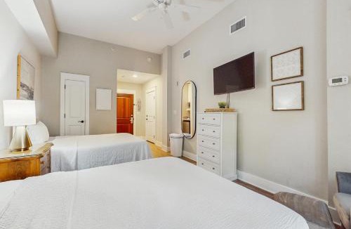 Baytowne Wharf Apartment | Cozy coastal studio with access to a pool hot tub tennis courts grill & spas