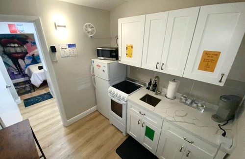 Wynwood Art District Apartment | Cozy & Colorful Miami Art Canvas w/HotTub & Murals