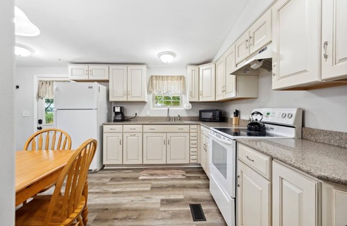 Union County House | Cozy Cottage at Mimosa Lake Retreat - 24 Acre Lakefront Property