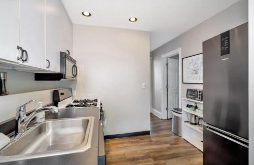 Roselawn Finance House | Cozy Cottage in the Heart of Hyde Park home