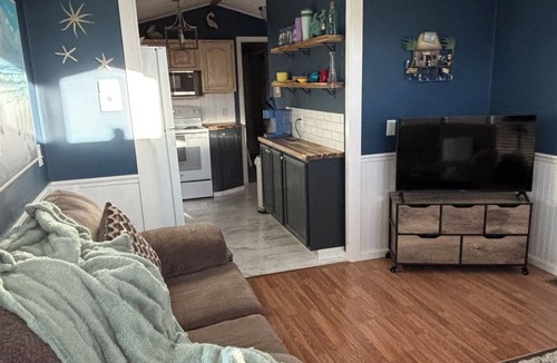 Truckland Cottage | Cozy cottage near Ft Myers beach, Sanibel Captiva Pet Friendly!