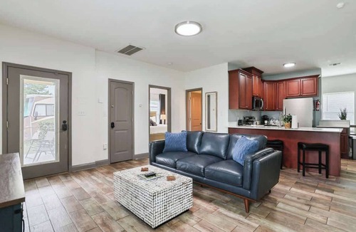Thunderbolt House | Cozy Cottage Near Thunderbolt Marina w Fenced Yard