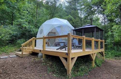 Purlear RV Rental | Cozy Creekside Geodome | Hot Shower + WiFi
