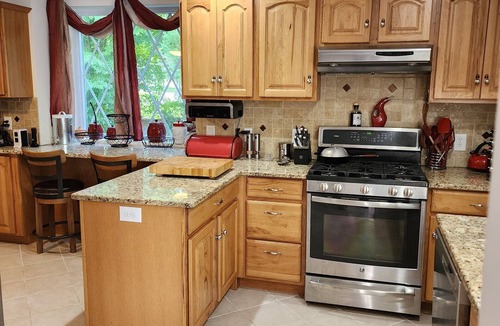 Northford House | Cozy dog friendly updated house in quiet village adjacent to park