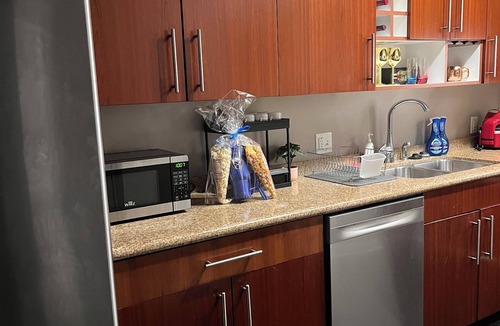 Downtown Buffalo Apartment | Cozy Downtown Buffalo 2BR/2BA near clubs, arena, dining, and nightlife.