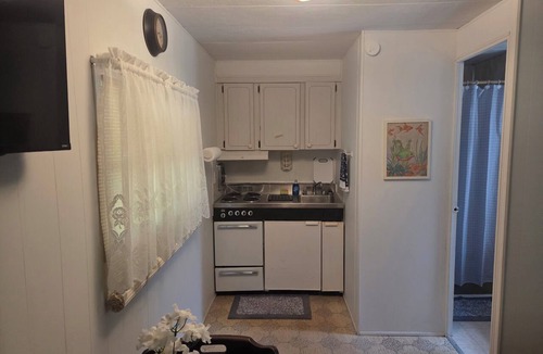Inverness House | Cozy Duplex 2 Private 1BR/1BA Suites Sleeps 4