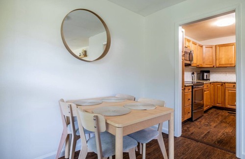 Maryville House | Cozy Duplex w/King Bed + 2 Full