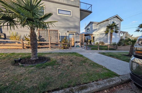 Genesee Apartment | Cozy Flat- WORLD CUP READY! FEW DATES AVAILABLE! Water taxi from Stadium.