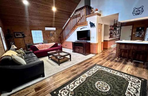 Traphill House | Cozy Forest Cabin Surrounded by Trees near Stone Mountain State Park, North Carolina