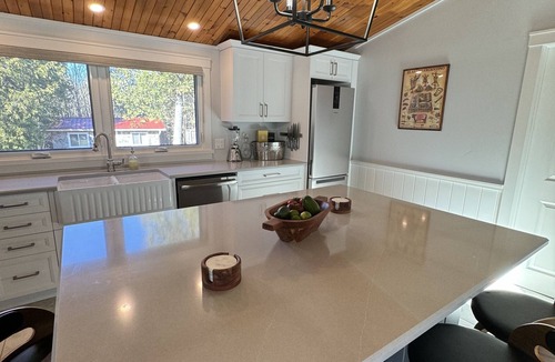 Glastonbury Cottage | Cozy Getaway! Fully Renovated Winterized cottage with access to lake.
