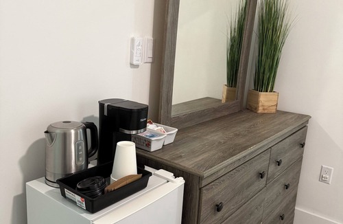Diplomat House | Cozy guest room with separate entrance