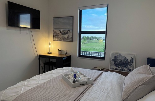 Diplomat House | Cozy guest room with separate entrance