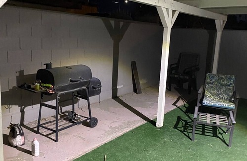 Paradise House | Cozy Hideaway, a studio with fireplace, full kitchen, washer, dryer poor in yard