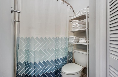 Holiday Beach Apartment | Cozy Holiday Hideaway Sleeps 4 Steps to the Beach Renovated