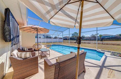 Sunridge Woods House | Cozy Home with Pool 3B Near Disney RVH228