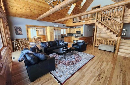 Rome House | Cozy Log Home Overlooking the 12th Fairway, A Perfect Retreat at Lake Arrowhead