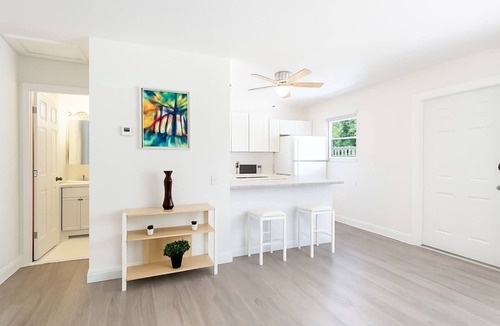 Riverside Park Apartment | Cozy Minimalist 2BR Near Las Olas w/Patio +Parking