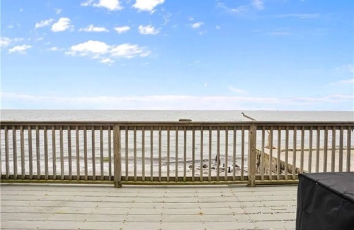 Devon House | Cozy Ocean Front Retreat with Private Beach!