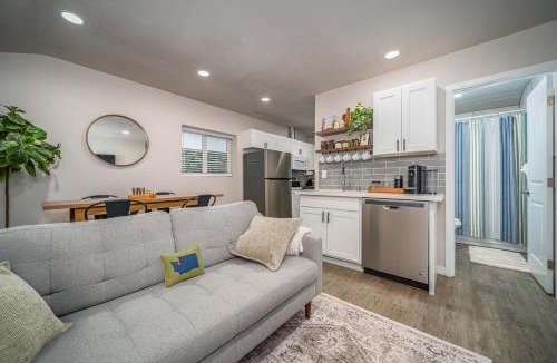 Highline Apartment | Cozy Private 2BR - Minutes to SeaTac & Downtown