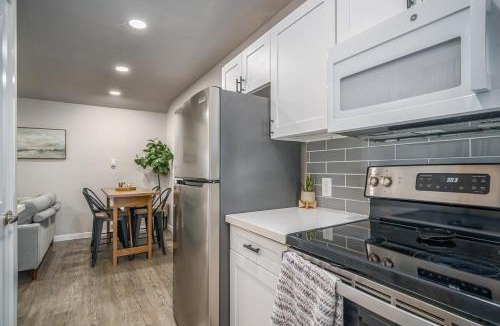 Highline Apartment | Cozy Private 2BR - Minutes to SeaTac & Downtown