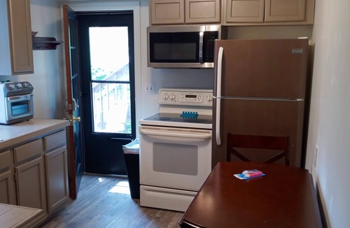 Pittsburgh Apartment | Cozy private apartment with short walk to Stadium and restaurants.