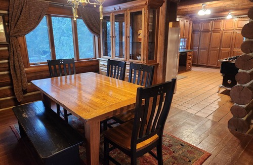 Harrison Cabin | Cozy Secluded 5-bedroom cabin in Harrison