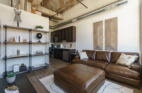 Italian Village Apartment | Cozy Short North Loft Apt.