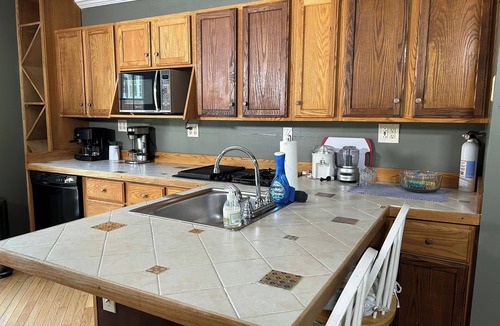 Point Breeze North House | Cozy Small house in tranquil Pittsburgh EastEnd with AC