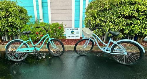 Bonita Shores Hotel | Cozy Studio by Bonita Beach with Desk & Bikes