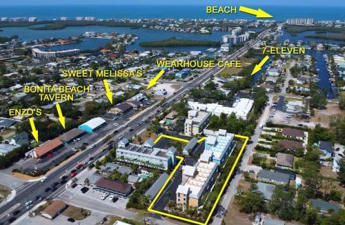 Bonita Shores Hotel | Cozy Studio by Bonita Beach with Desk & Bikes