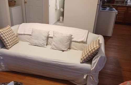 Lewisville Apartment | Cozy studio in charming Elkton with AC and WiFi included. 3 miles from Fair Hill