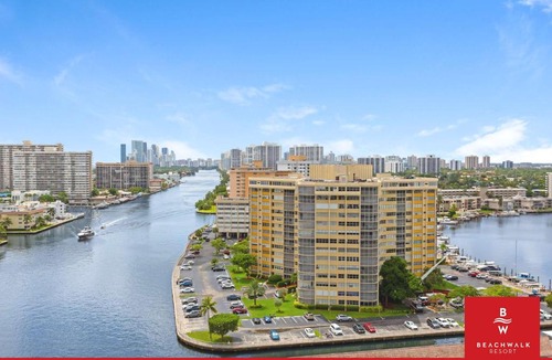 Hallandale Beach Hotel | Cozy Studio Intracoastal View & Balcony