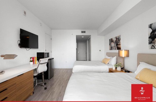 Hallandale Beach Hotel | Cozy Studio Intracoastal View & Balcony